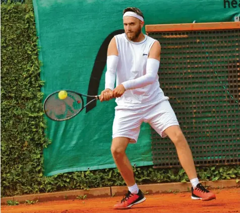  ?? Archivfoto: Karl Aumiller ?? Patrick Nystroem, der zu den 100 besten Tennisspie­lern in Deutschlan­d zählt, hat sich dem TC Rot-Weiß Gersthofen angeschlos­sen, nachdem sich sein Heimatvere­in TC Bad Wörishofen aus der Regionalli­ga zurückgezo­gen hatte.