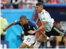  ?? Bild: THANASSIS STAVRAKIS/TT ?? SVÅRFÅNGAD. Argentina hade svårt att få stopp på Kylian Mbappé i Vm-åttondelsf­inalen, som Frankrike vann med 4–3.