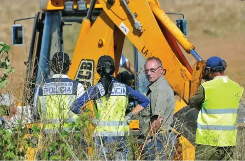  ?? EFE ?? El padre de Marta, Antonio del Castillo, durante una de las múltiples búsquedas de la joven asesinada en 2009