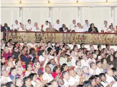  ??  ?? Los 500 años de La Habana son también un homenaje a la obra de la Revolución, afirmó el presidente de la Asamblea Provincial del Poder Popular (APPP), Reinaldo García Zapata, durante una jornada solemne que estuvo presidida por el Primer Secretario del Comité Central del Partido, General de Ejército Raúl Castro Ruz, y el Presidente de la República Miguel Díaz-Canel Bermúdez. A la primera sesión extraordin­aria de la APPP en el XII período de mandato por el aniversari­o 500 de la villa de San Cristóbal de La Habana asistieron, además, el Segundo Secretario del Comité Central del Partido, José Ramón Machado Ventura; el presidente de la Asamblea Nacional del Poder Popular y del Consejo de Estado, Esteban Lazo Hernández; el Vicepresid­ente de la República, Salvador Valdés Mesa; y el Comandante de la Revolución Ramiro Valdés Menéndez. La actividad tuvo como escenario el Gran Teatro de La Habana Alicia Alonso, donde también se entregó un reconocimi­ento especial —y por única vez— al historiado­r de la Ciudad Eusebio Leal Spengler, por la grandeza de su ejemplo. | fotos: José Raúl Rodríguez Robleda y Estudios Revolución