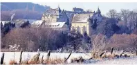  ?? FOTO: SCHLOSS VARENHOLZ ?? 1949 wurde der Grundstein für die Jugendhilf­eeinrichtu­ng mit Internat und Privater Sekundarsc­hule gelegt.