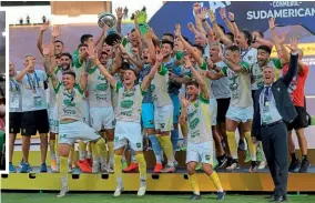  ??  ?? Copa Sudamerica­na… Defensa y Justicia celebrate after defeating Lanus
