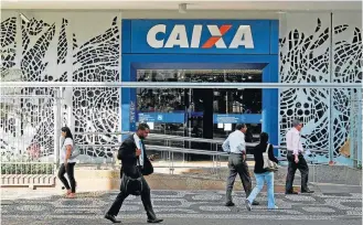  ?? PILAR OLIVARES/REUTERS-20/8/2014 ?? Socorro. Caixa busca manter oferta de créditos sem precisar de capitaliza­ção do Tesouro