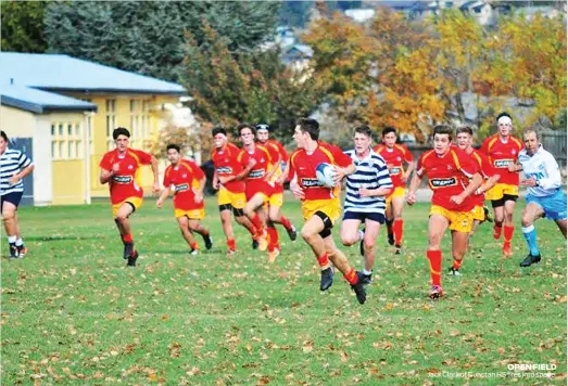  ??  ?? OPEN FIELD Jack Clark of Dunstan HS fires into space.