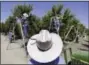  ?? DAMIAN DOVARGANES — THE ASSOCIATED PRESS FILE ?? A foreman watches workers pick fruit in an orchard in Arvin, California. On Friday state regulators say they’re tightening the rules on the pesticide chlorpyrif­os over new health concerns.