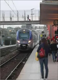  ?? (Photo Sébastien Botella) ?? L’incident s’est déroulé hier matin en gare d’Antibes.