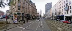  ?? FOTO: SCREENSHOT GOOGLE STREET VIEW, NOVEMBER 2008 ?? Am Ende der Düsseldorf­er Straße in Frankfurt erkennt man die bekannten Hochhäuser der Stadt.