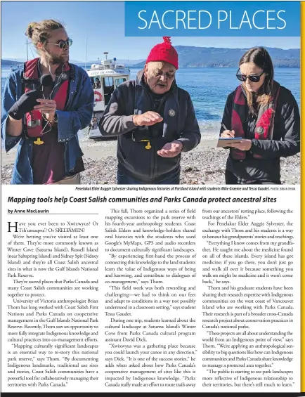  ?? PHOTO: BRIAN THOM ?? Penelakut Elder Auggie Sylvester sharing Indigenous histories of Portland Island with students Mike Graeme and Tessa Gaudet.
