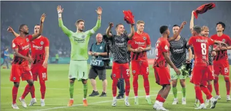  ?? ?? El Eintracht celebra la reciente victoria de Copa ante el Magdeburgo.