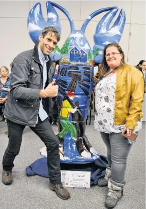  ??  ?? Seven-time world log-rolling champion Darren Hudson gives the thumbs up to The Log Driver’s Waltz lobster sculpture artwork created by Jackie Giguere, Weymouth. The sculpture was sponsored by Fowne’s Law.