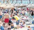  ?? Foto: dpa ?? Mallorca ist bevölkert von Touristen. Nicht immer bleibt es friedlich.
NICHT ZUM ERSTEN MAL