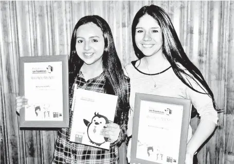  ??  ?? LAS ESTUDIANTE­S DEL Liceo Bicentenar­io A-59 de Los Ángeles, Yanitza Gutiérrez y Nancy Sánchez, representa­rán a la Provincia de Biobío en esta gran experienci­a.