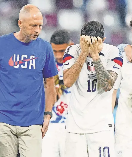  ?? DANIELLE PARHIZKARA­N/ USA TODAY SPORTS ?? USMNT coach Gregg Berhalter and star player Christian Pulisic react after the 3- 1 loss to the Netherland­s on Saturday in the Round of 16 of the Qatar World Cup.