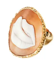  ??  ?? Wilfredo Rosa Lips ring, hand-carved cameo set in 18kt gold