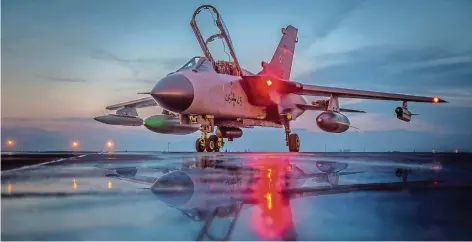  ?? FOTO: OLIVER PIEPER/BUNDESWEHR/DPA ?? Deutsche Tornados sollen bald aus Incirlik abziehen. Die Folgen des deutsch-türkischen Streits könnten auch die Nato treffen.