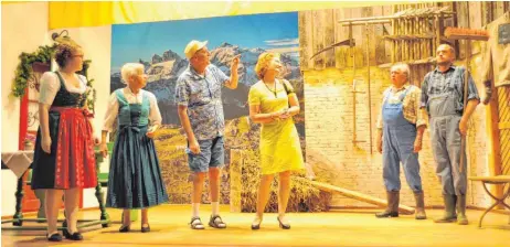  ?? FOTO: ISA ?? Spaß und Spannung mit jeder Menge Heimatkolo­rit sind garantiert, wenn der Achberger Theaterver­ein mit „Der bezahlte Urlaub“sein neuestes Stück auf die Bühne bringt.