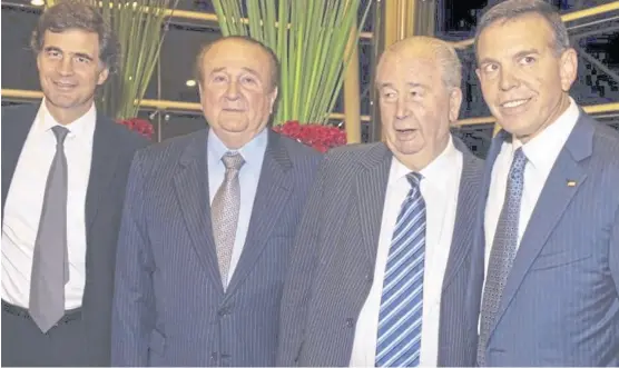  ??  ?? otros tiempos, de buenas relaciones y grandes contratos: alejandro burzaco ( ex ceo de Torneos), Nicolás leoz ( ex presidente de la conmebol, hoy con arresto domiciliar­io), julio Grondona y juan Ángel Napout, sucesor de leoz y hoy también detenido