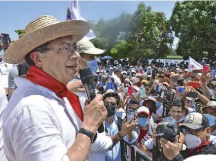  ?? FOTO COLPRENSA ?? Gustavo Petro se ha consolidad­o como el candidato de Twiiter de las plazas públicas.