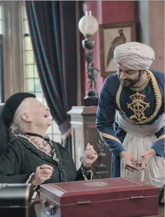  ?? FOCUS FEATURES ?? Judi Dench and Ali Fazal are a charismati­c, if slightly incongruou­s couple, in the appealing fictionali­zed rendition of a friendship between Queen Victoria and Indian clerk Abdul Karim.
