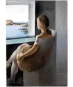  ??  ?? En el cuadro “La figura de perfil” aparece Anna María Dalí, hermana del pintor.