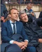  ??  ?? Emmanuel Macron et Philippe de Villiers en août 2016 au Puy du Fou.