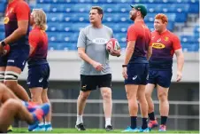  ?? — AFP file photo ?? Erasmus (centre), Willie Le Roux (second right) and Steven Kitshoff (right) take part in a training session a day before their friendly rugby match against Japan, at the Kumagaya Rugby Stadium in Kumagaya.