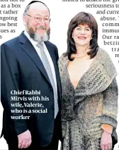  ?? PHOTO: JOHN RIFKIN ?? Chief Rabbi Mirvis with his wife, Valerie, who is a social worker
