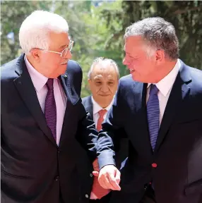  ?? (Yousef Allan/Royal Palace via Reuters) ?? JORDAN’S KING ABDULLAH II welcomes Palestinia­n Authority President Mahmoud Abbas at the Royal Palace in Amman in August 2015.
