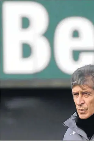  ??  ?? Pellegrini, pensativo durante un entrenamie­nto en la ciudad deportiva.