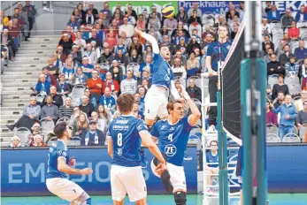  ?? FOTO: KRAM ?? Bester Punktesamm­ler gegen Düren: David Sossenheim­er (am Ball).