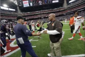  ?? ERIC GAY — THE ASSOCIATED PRESS ?? Texans coach Bill O’Brien and Browns coach Hue Jackson greet each other after their game Oct. 15 in Houston.