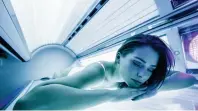  ??  ?? Danger... the UVA light of a sunbed can risk damage to cells and limit body’s ability to suppress inflamed tissue