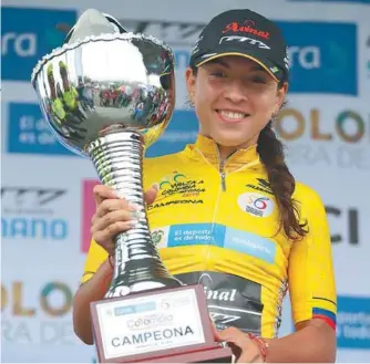  ?? / Éder Garcés-Fedeciclis­mo ?? Aranza Villalón con el trofeo de campeona en 2019.