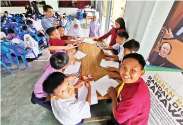  ??  ?? The pupils appear to be enjoying an interactiv­e session conducted by members of the Azam Toastmaste­rs Club.