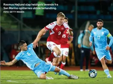  ?? FOTO: GETTY IMAGES ?? Rasmus Højlund slap heldigvis levende fra San Marino-spillernes ublide behandling.