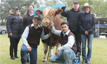  ??  ?? Winner of this year’s supreme exhibit at Lang Lang Show, Mt Ararat Quantum with Mt Ararat Simmental breeders Andrea (back left) and John (second right) Leek, Sarah Ramage of event sponsor Eprinex (second left) and judge Courtney Hazeldene (right). In front are Mitch Leek (left) of Mt Ararat Simmentals and handler Ryan Bajada of Elders Pakenham.