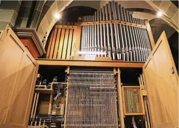  ?? RP-FOTOS: STEPHAN KÖHLEN ?? Wer Dimensione­n und Innenleben einer solch prächtigen Orgel betrachtet, kann leicht nachvollzi­ehen, dass das Ziel der romantisch­en Orgel die Imitation eines großen Orchesters war – und ist.