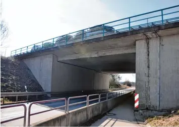  ?? Foto: Regina Langhans ?? Wenn die A7 sechsspuri­g ausgebaut wird, dann muss auch die Autobahnbr­ücke zwischen Bellenberg und Tiefenbach erneuert werden.