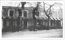  ??  ?? VINTAGE OVERBERG. Thought to have been taken in the 1930s, this photo shows the Old Potter’s Inn before Greyton received its first tar road in 1951. Many original cottages were built with thatch roofs, but because of the fire risk, these were later replaced with flat roofs typical of Overberg settlement­s.