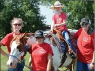  ?? Hunter McFerrin/Siloam Sunday ?? Nadalee Goederis sits on her horse with (from left) Maggie Cook, Letausha Ahrents and Holliday Marshall.