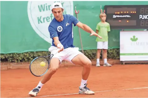  ?? FOTO: SAMLA ?? Der Italiener Stefano Travaglia führt am heutigen Samstag beim Duell in Mannheim das Quartett der Blau-Weißen an.