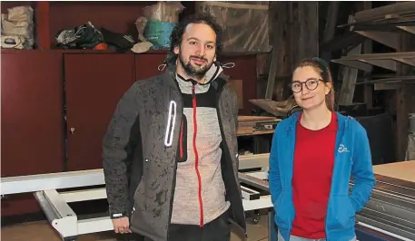  ?? | PHOTO : OUEST-FRANCE ?? Kévin Lemétayer et Alexandra Le Gros, associés, sont à la tête de la Volumerie, une entreprise écologique de dix personnes, à Broons, près de Dinan.