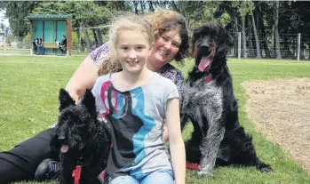  ?? PHOTO: BEN WATERWORTH ?? Lark in the park . . . Colleen Wells and daughter Lily (9), of Invercargi­ll, with their dogs, Bonnie (left) and Poppy, at Elles Road Dog Park in Invercargi­ll this week.
