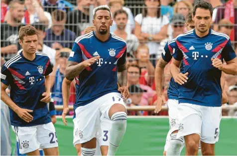  ?? Foto: Carmen Jaspersen, dpa ?? Können sich jetzt ganz auf den FC Bayern konzentrie­ren: Thomas Müller, Jerome Boateng und Mats Hummels.