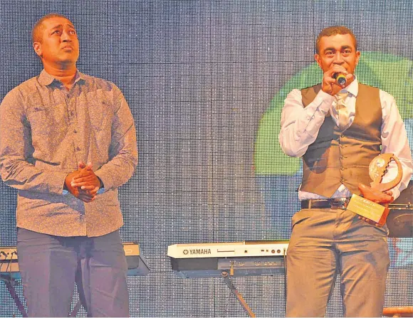  ?? Picture: FILE/ JONACANI LALAKOBAU ?? Voqa ni Delai Dokidoki band members and brothers, Etonia Lote Jr, left, and Temo Soko Lote while receiving the Artist of the Year award during the Fiji Performing Rights Associatio­n (FPRA) music awards at the Grand Pacific Hotel in Suva on Saturday, May 14, 2016.