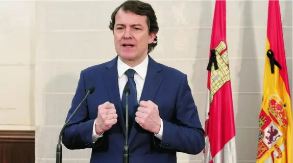  ?? ICAL ?? El presidente de la Junta, Alfonso Fernández Mañueco, anima a los castellano­s y leoneses que viven a Cataluña a votar por Alejandro Fernández el 14 de febrero