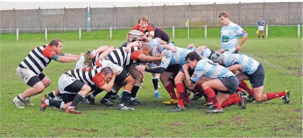  ?? ARCHIVFOTO: MARTIN ROLSHAUSEN ?? Der Verein Stade Sarrois Rugby Saarbrücke­n wurde 2008 als erster saarländis­cher Rugbyverei­n gegründet. Am Sonntag startet die Herrenmann­schaft in die neue Saison.