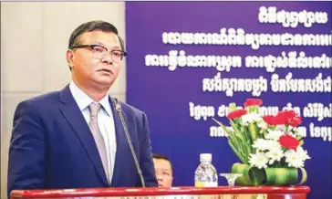  ??  ?? Minister of Education, Youth and Sport Hang Chuon Naron speaks at a workshop on the 2019 Global Education Monitoring Report in Phnom Penh on Wednesday.