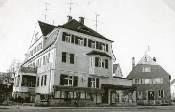  ?? Fotos: Archiv ÜWK ?? In den frühen Zeiten des Überlandwe­rks hat sich eine Niederlass­ung in der Krumbacher Bahnhofstr­aße befunden.