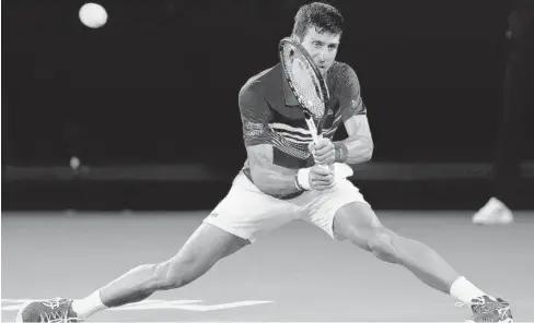  ?? FOTO: XINHUA ?? &gt;Con todo y polémica de por medio, Novak Djokovic se llevó el triunfo ante Daniil Medvedev.
